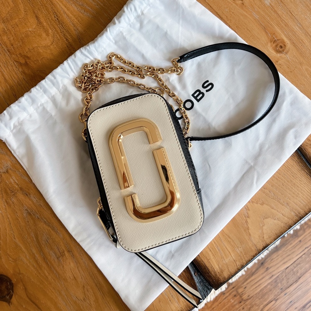 Marc Jacobs ‘The Hotshot’ Crossbody W/ Gold Chain Gem